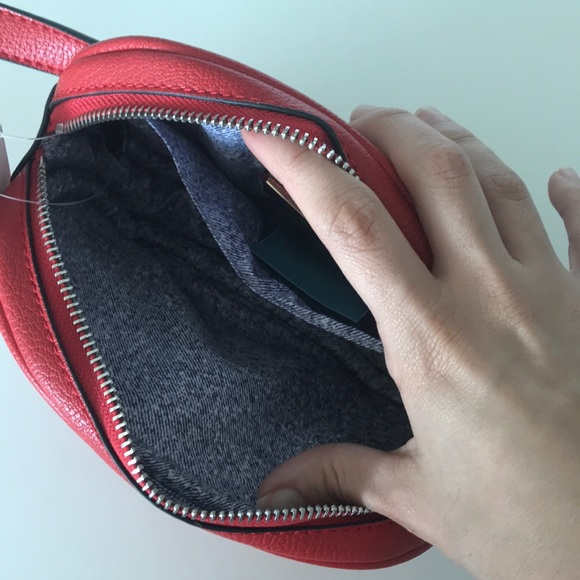 RED modern fanny pack - Picture 4 of 4